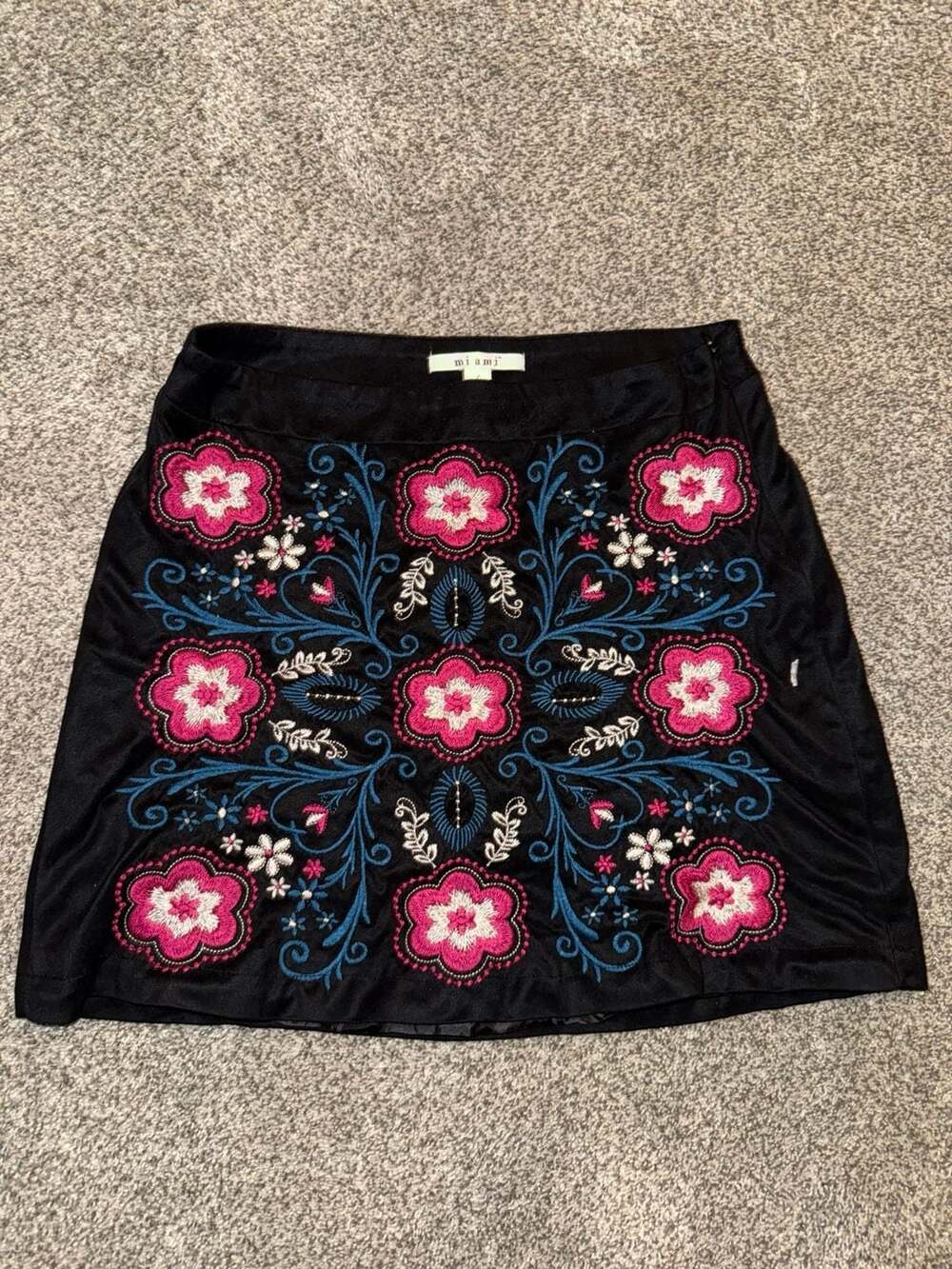 Mi Ami Francesca's Black Floral Embroidered Mini Skirt Size L